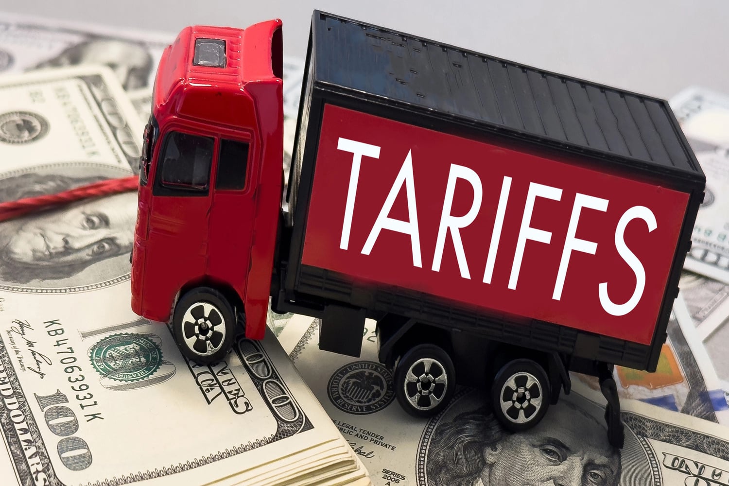 The image illustrates the concept of trade conflict, supporting the headline “White House Announces Sweeping New Reciprocal Tariffs With Immediate Effect” as part of Gallagher Transport International’s insights on customs and commercial trade.